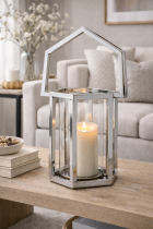 Moderne lanterne sur table en bois