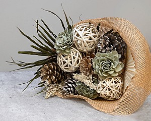 Snow Wonder Deluxe Euro Bouquet