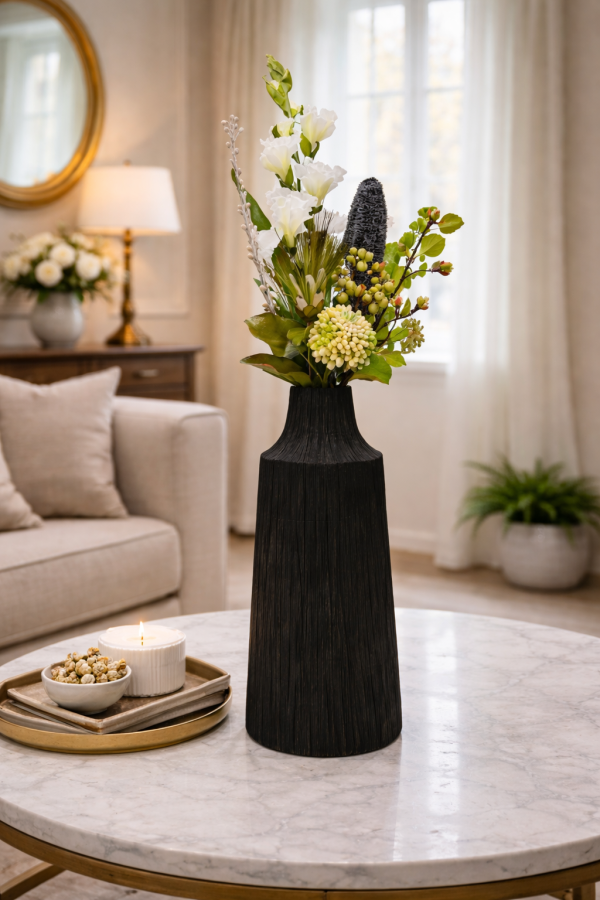 Élégant arrangement de fleurs sur table