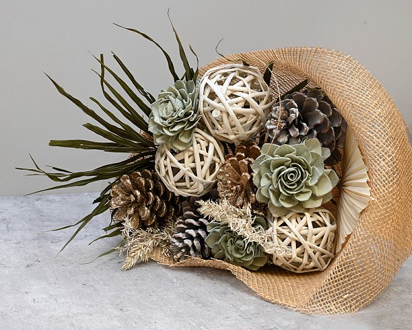 Snow Wonder Deluxe Euro Bouquet