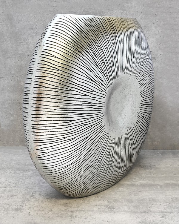 Polystone Centrepoint Pot Silver/Black 22"H