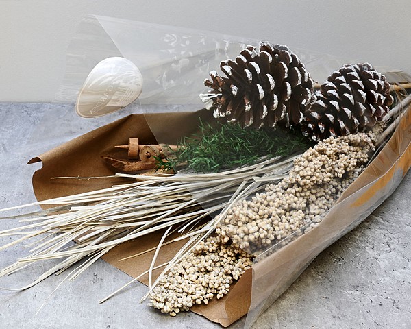 Enchanted Noel Large Swag Bouquet Natural